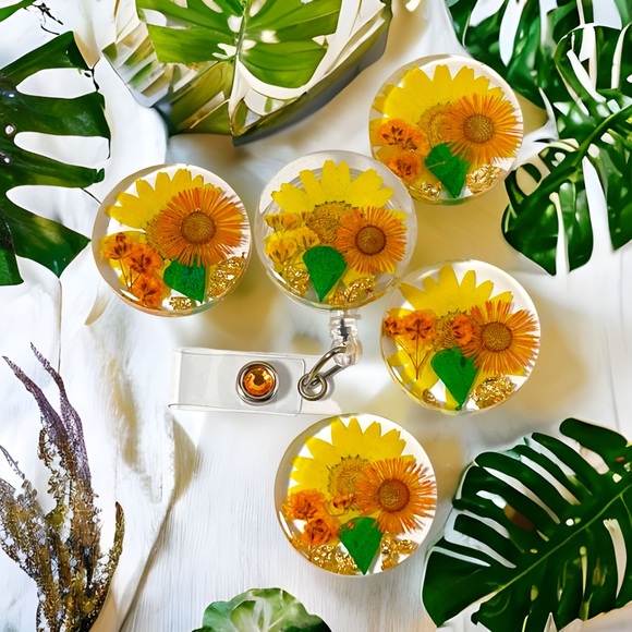 Badge holder for teachers and medical students. Hand-made with real flowers. - Picture 1 of 8